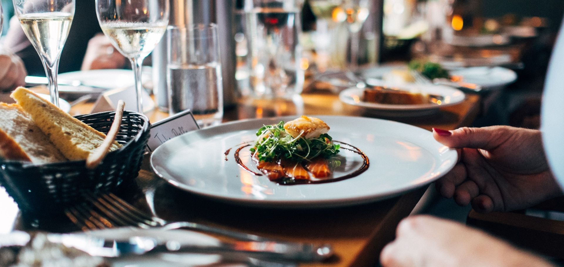 Gastronomía y Vida Nocturna en Playa del Carmen y Tulum: El Lifestyle que Atrae Inversionistas